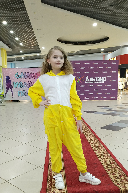 Детский модный показ "Весна-лето 2023"