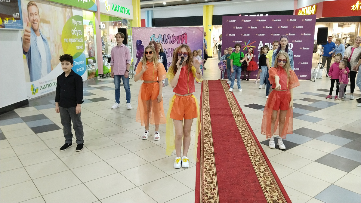 Детский модный показ "Весна-лето 2023"