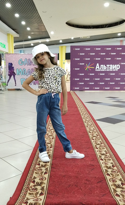 Детский модный показ "Весна-лето 2023"