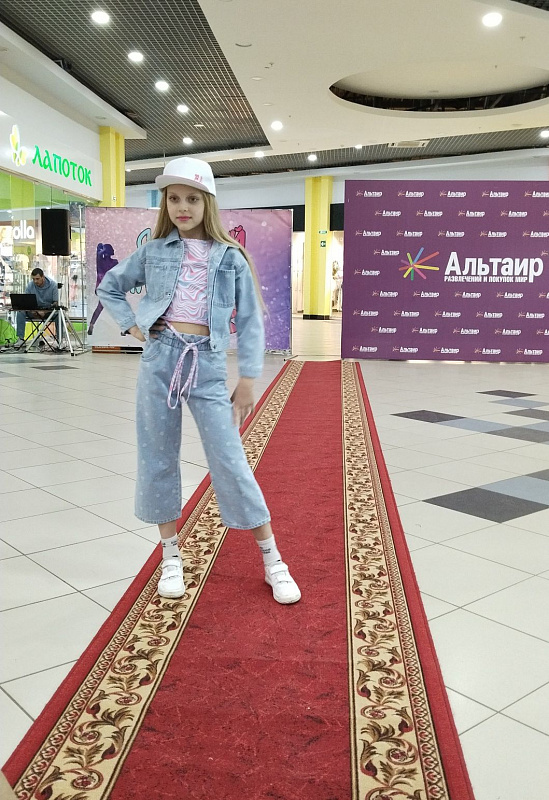 Детский модный показ "Весна-лето 2023"