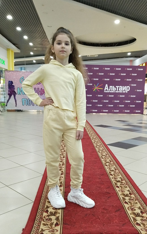 Детский модный показ "Весна-лето 2023"